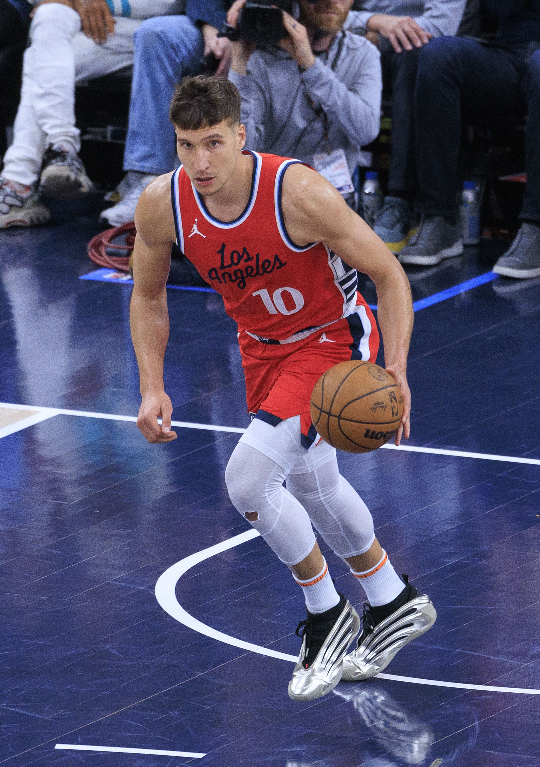 交易值了！博格丹三分5中4得16分3板5助 下半場首發(fā)改變局勢