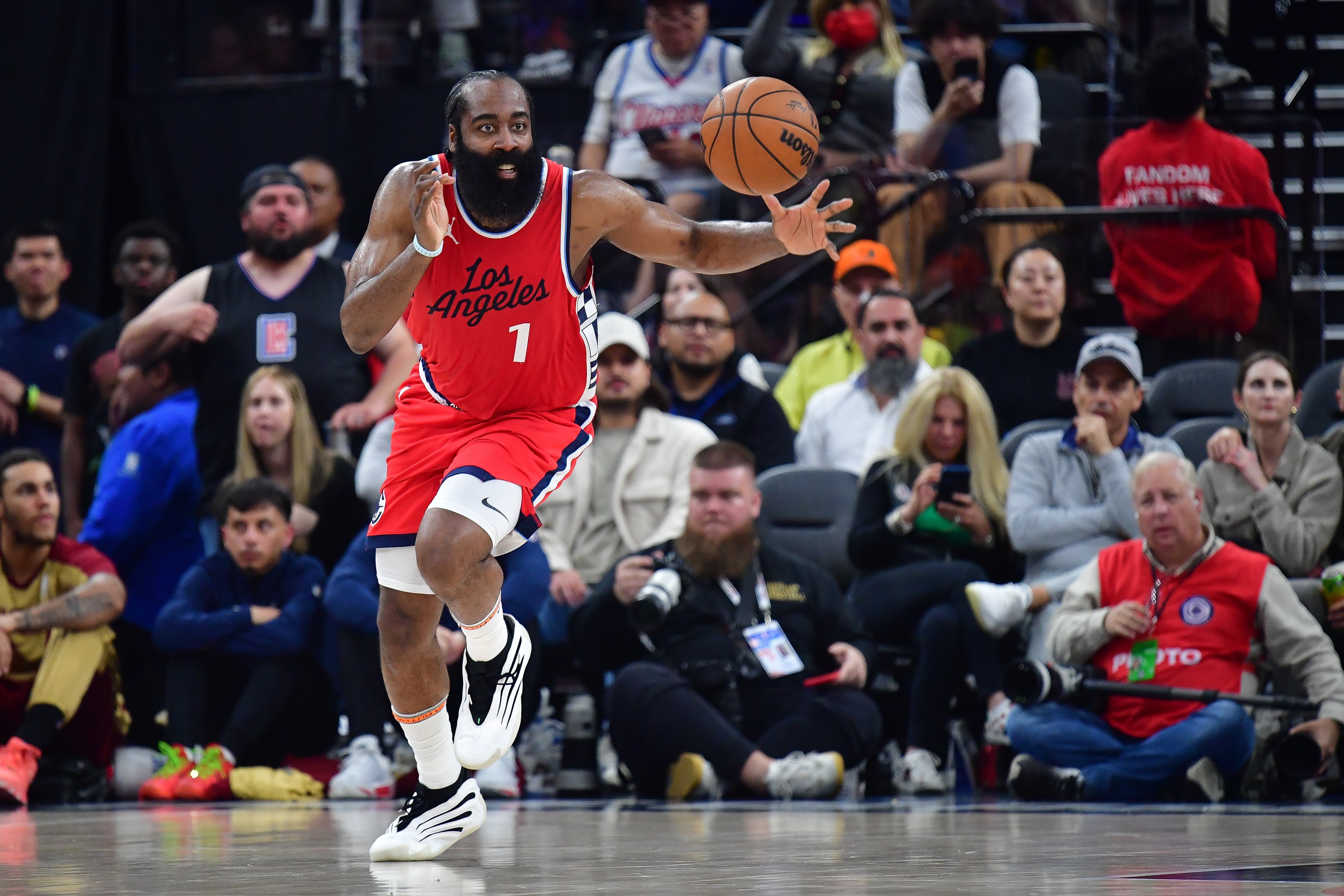 快船今日不敵雷霆 主場8連勝遭終結 上一次主場輸球是在2月7日