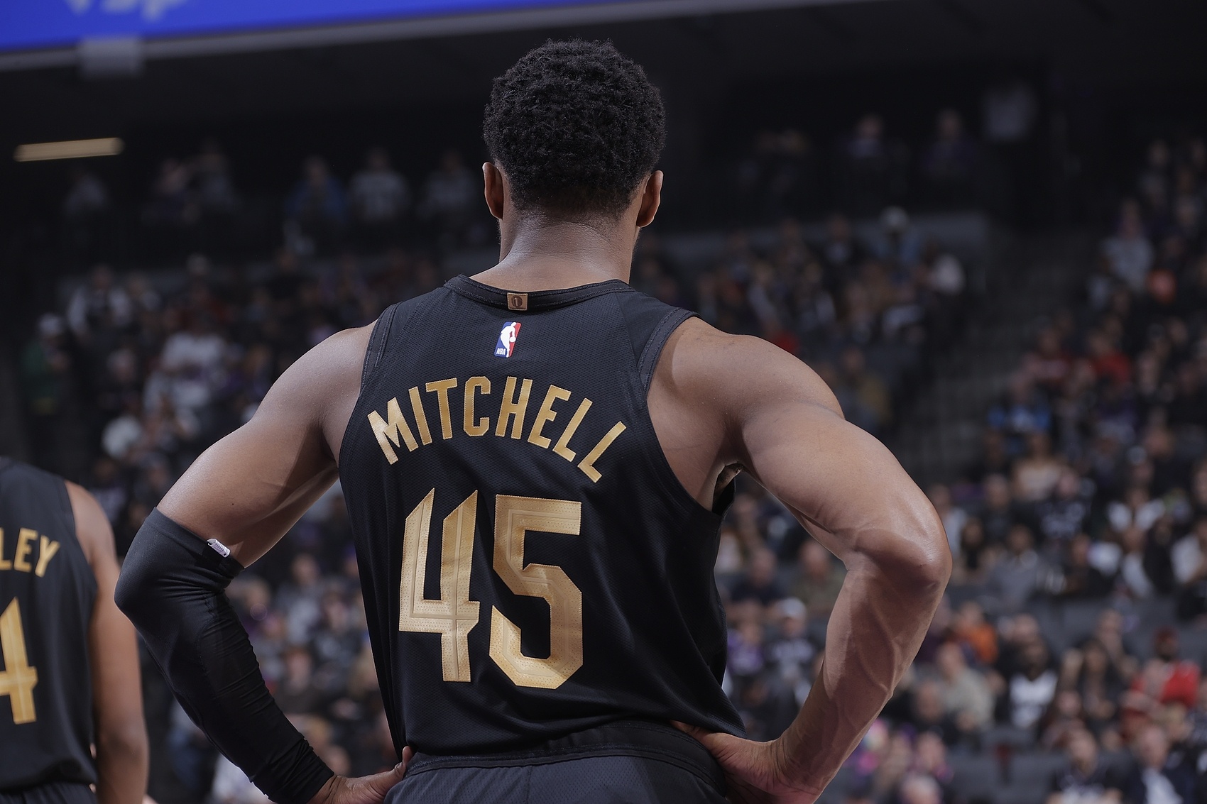 這狀態(tài)迎接季后賽？米切爾復(fù)出后4場(chǎng)兩率29.6%&16.2% 騎士4連敗