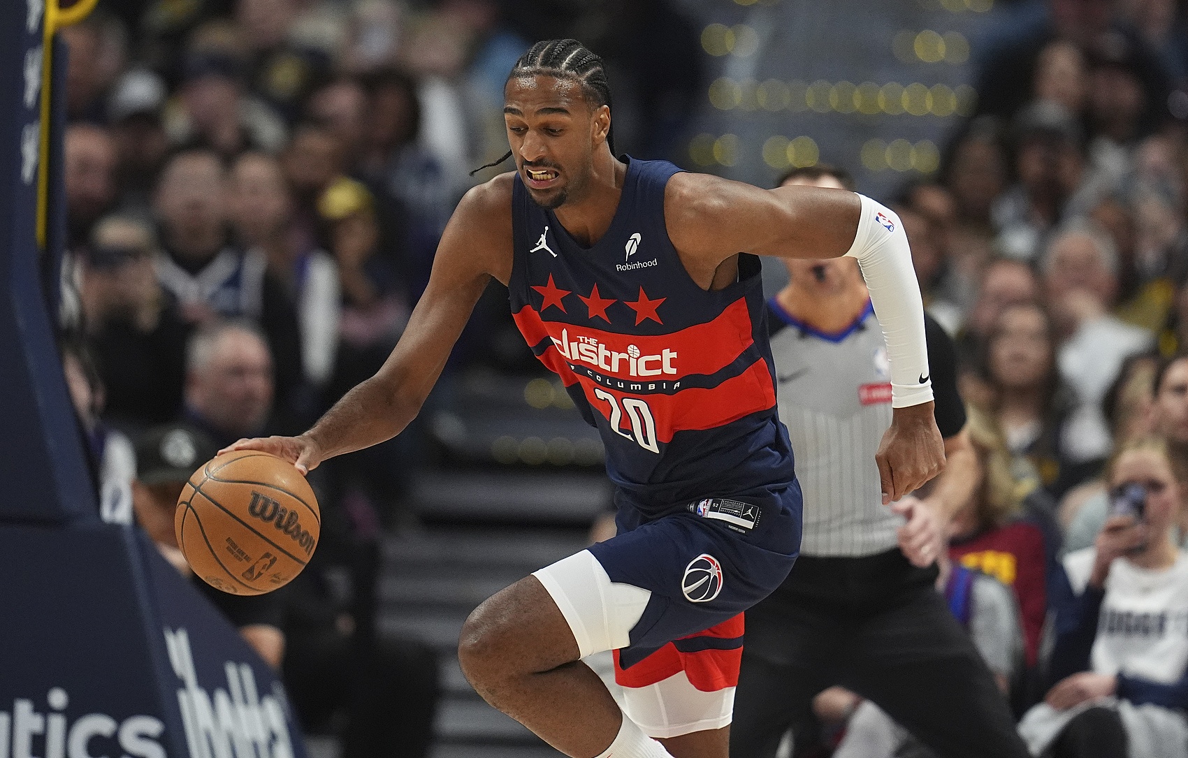 越來越穩(wěn)定！薩爾17中10&三分7中4砍下24分7板2帽 首節(jié)13分！