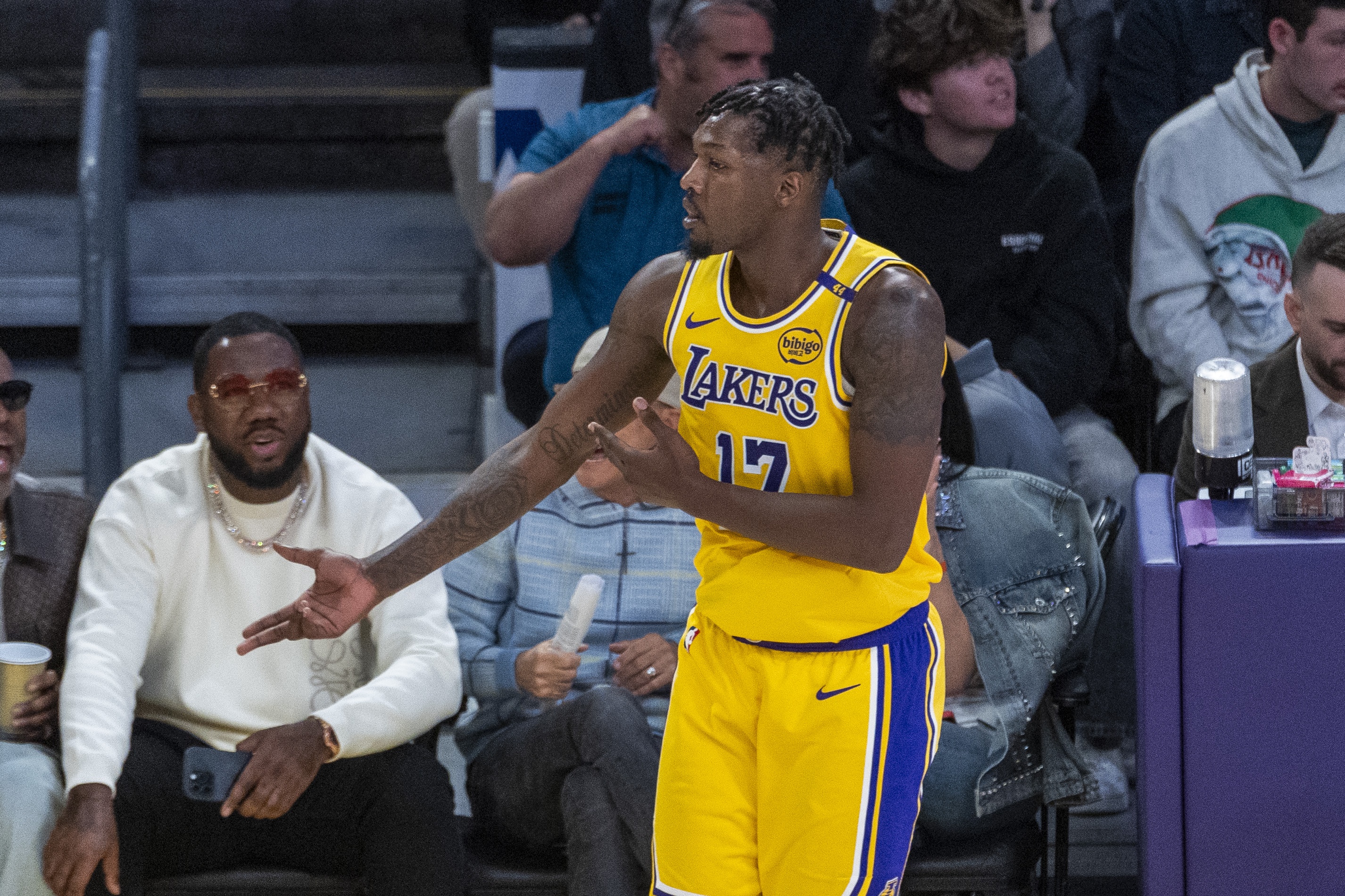 芬尼-史密斯：我們必須48分鐘都團(tuán)結(jié)在一起 糟糕的進(jìn)攻影響了防守