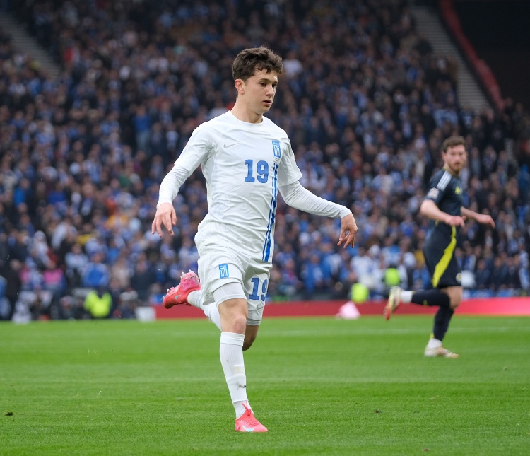 希臘神童！英媒：曼聯(lián)利物浦有意17歲卡雷查斯，球員身價(jià)700萬歐