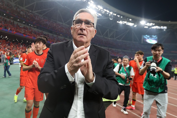 津媒：伊萬昨日返回北京將對兩場比賽進(jìn)行總結(jié) 帥位暫時穩(wěn)固