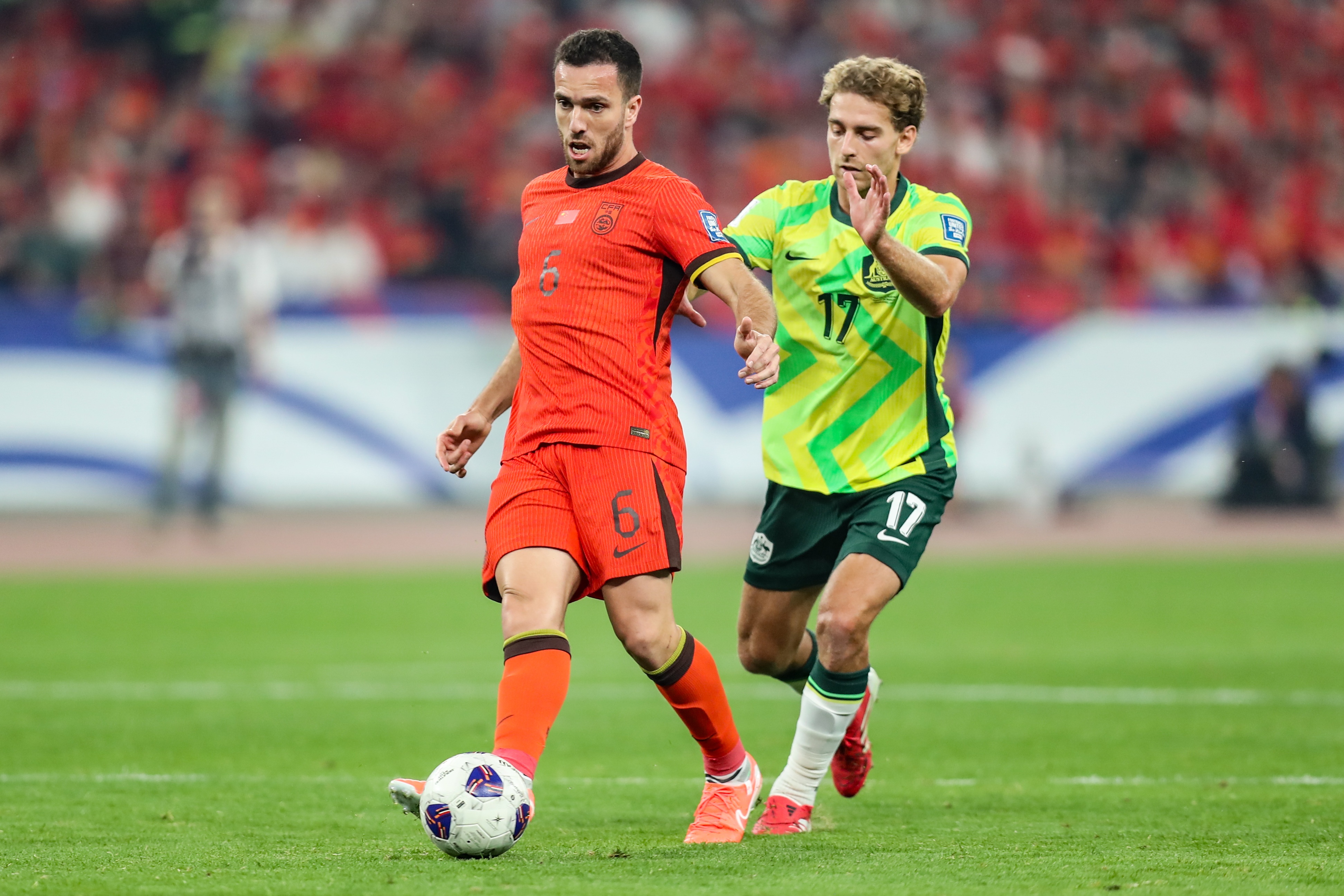 首秀戰(zhàn)國(guó)足!華裔球員蒂格：我祖父出生在海南 為中國(guó)文化背景驕傲