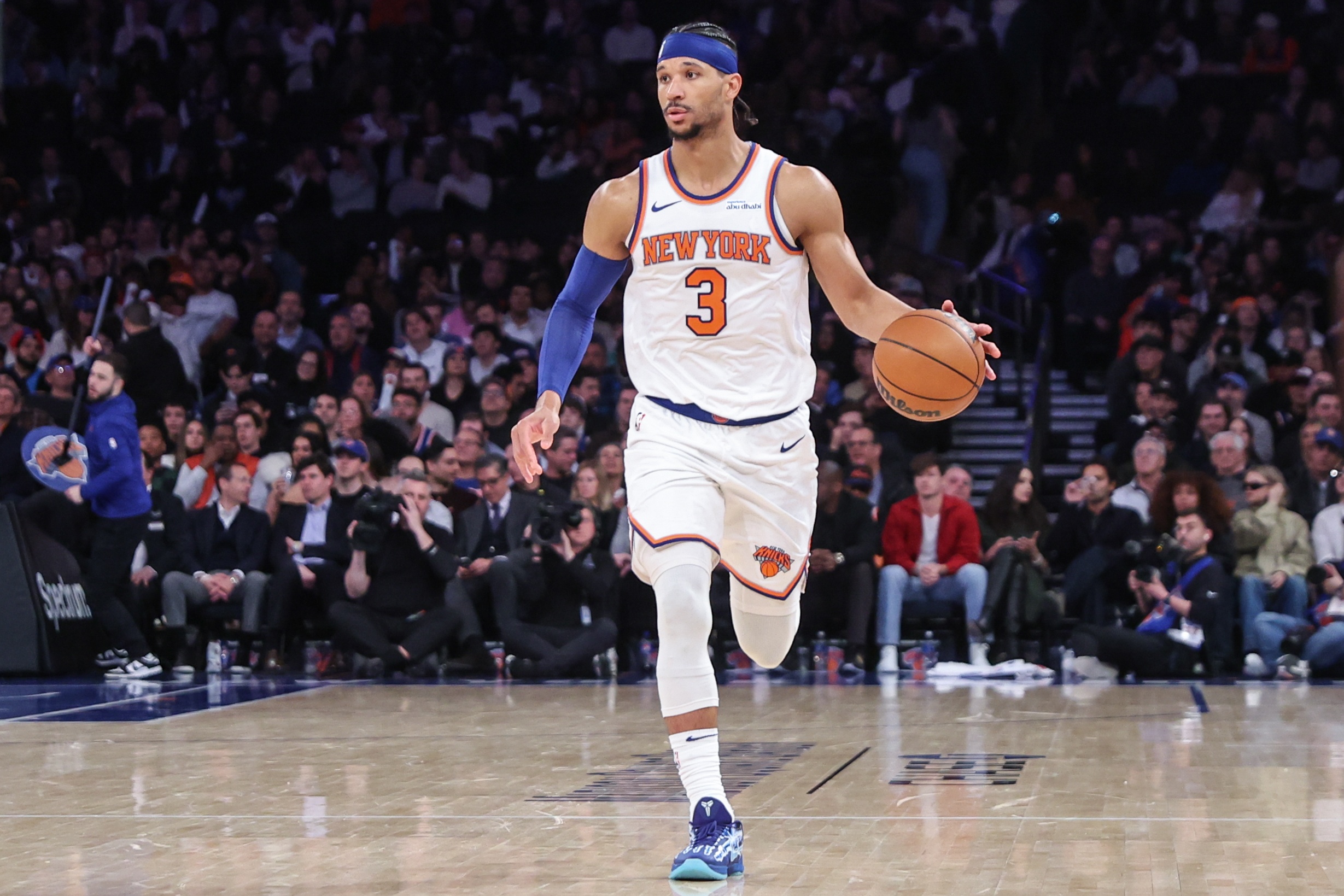 基操！哈特出戰(zhàn)42分鐘砍13分14籃板8助攻2搶斷 籃板全場最高