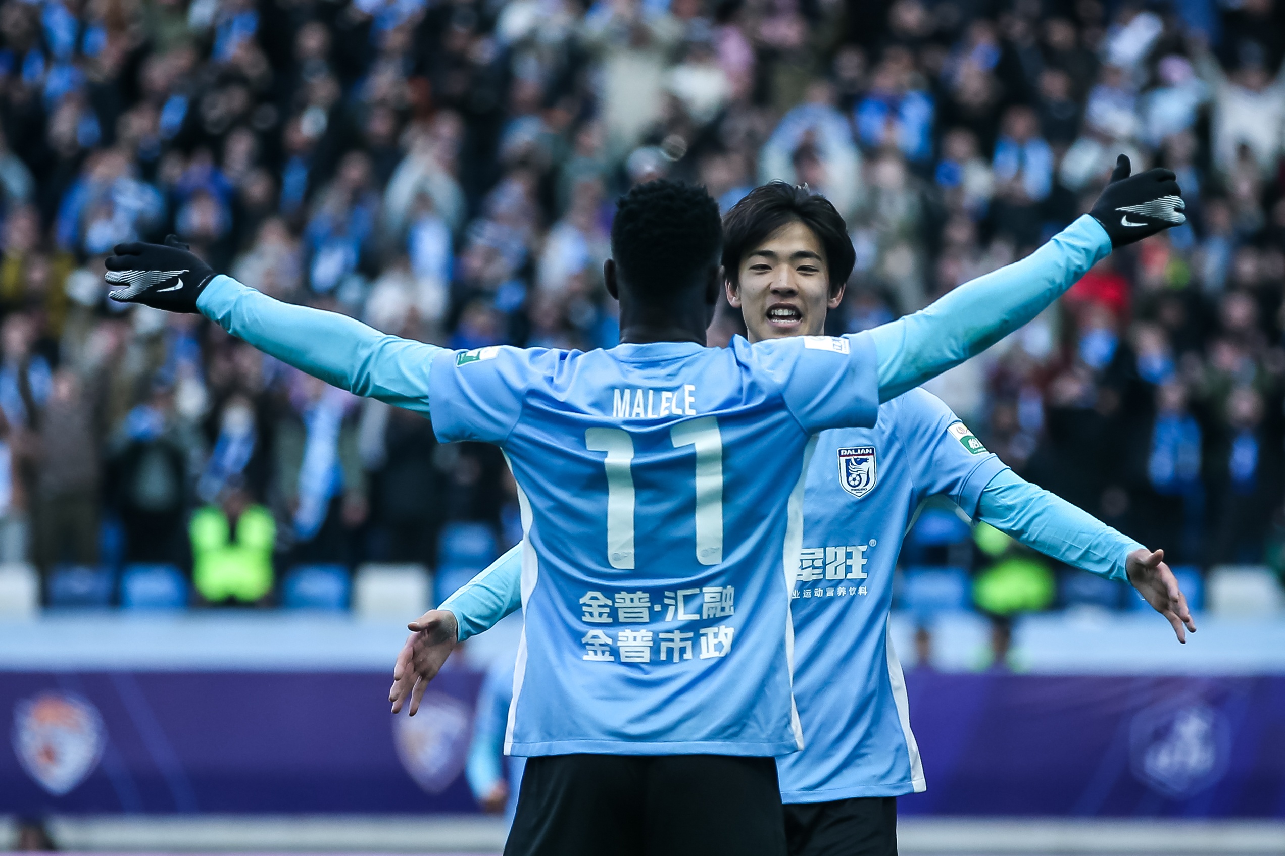 青春風(fēng)暴刮起來(lái)！19歲朱鵬宇&18歲王鈺棟處子球 19歲李新翔1射2傳