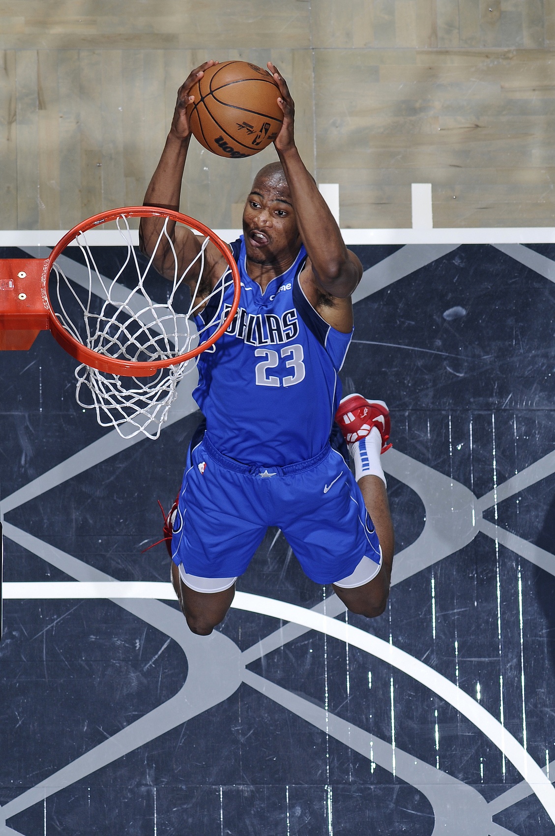 GOAT有實力??凱-瓊斯在獨行俠場均12.9+7.9 命中率84.8%超恐怖